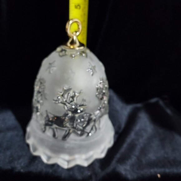 Mikasa Frosted Crystal Christmas Bell Silent Night Scene 5 1/4" Tall Germany - Picture 4 of 9